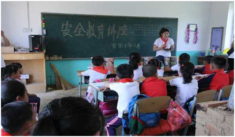 更多小海豚安全课堂在全国各地开展,为更多孩子带去专业的安全教育。 更多小海豚安全课堂在全国各地开展,为更多孩子带去专业的安全教育。
